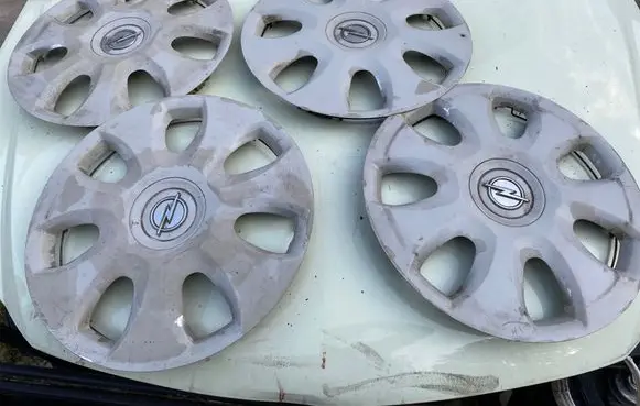 Opel Corsa D R15 wheel hub/cap/trim 13265184 13265185