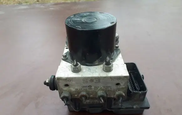 Volkswagen Polo V 6R ABS Pump 6R0907379BE 6R0907379AF