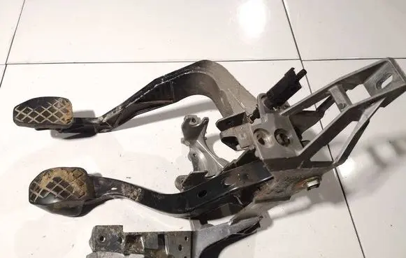 Audi A6 S6 C5 4B Clutch pedal 