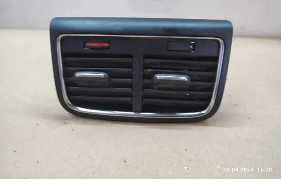 Audi Q5 SQ5 Rear air vent grill 8K0819203