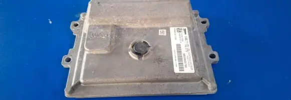 Peugeot 208 Engine control unit/module 9805895780