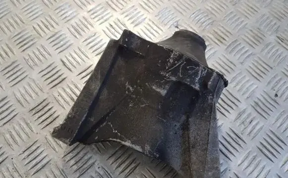 Honda CR-V Engine mount bracket