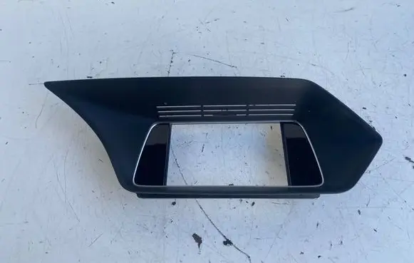 Mercedes-Benz E W212 Radio/GPS head unit trim A2126802036