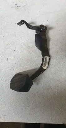 Peugeot 3008 I Brake pedal