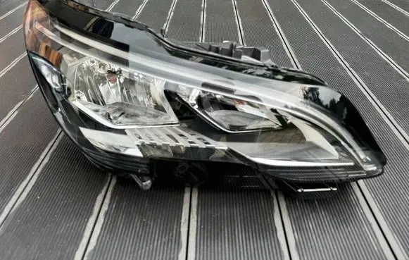 Peugeot 3008 II Headlight/headlamp 981047808