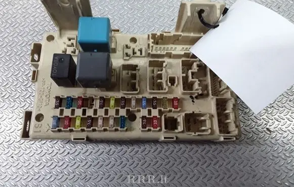 Toyota Avensis T250 Fuse module 82641CA010F