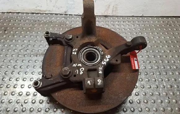 Renault Clio III Front wheel hub spindle knuckle S25056566 8200345945