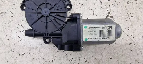 Hyundai Santa Fe Front door window regulator motor 400907