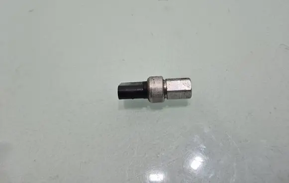 Volkswagen Tiguan Air conditioning (A/C) pressure sensor 1K0959126D