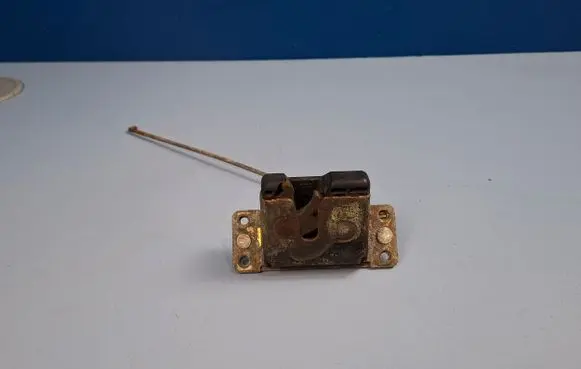 Opel Zafira A Tailgate/trunk/boot lock/catch/latch 90563999