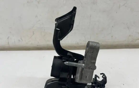 Engine mount bracket
