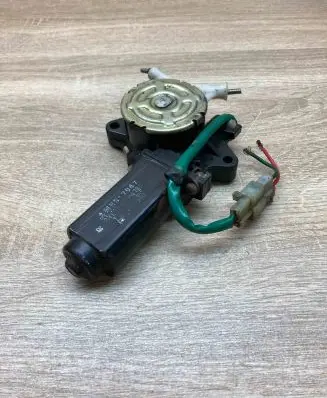 Mitsubishi Eclipse Front door window regulator motor MB517947
