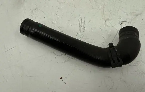 Coolant pipe/hose