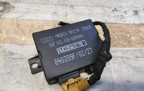 Audi A6 S6 C5 4B Parking PDC control unit/module 4B0919283 040399F HW025WD18