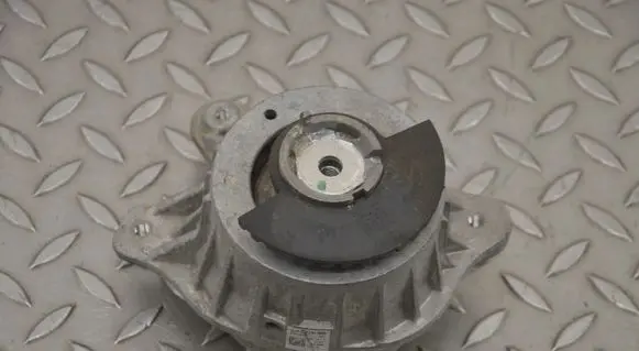 Mercedes-Benz E W213 Engine mount bracket A2132400600