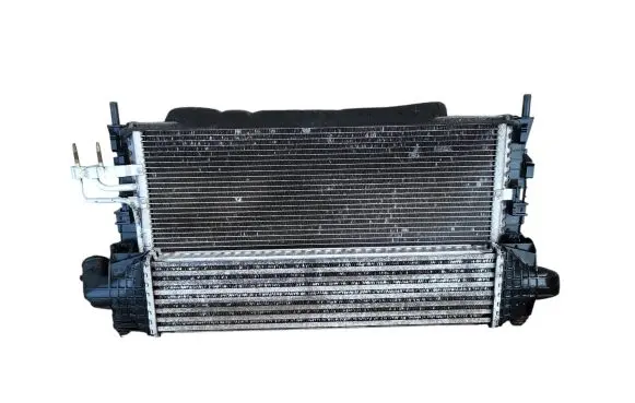 Ford Focus Radiator set 3M5H8005TL 19FEB2007 3M5H9L440AE