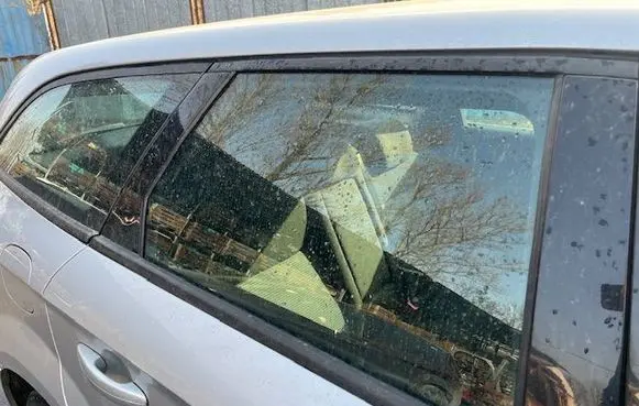 Ford Mondeo MK IV Rear door window glass 