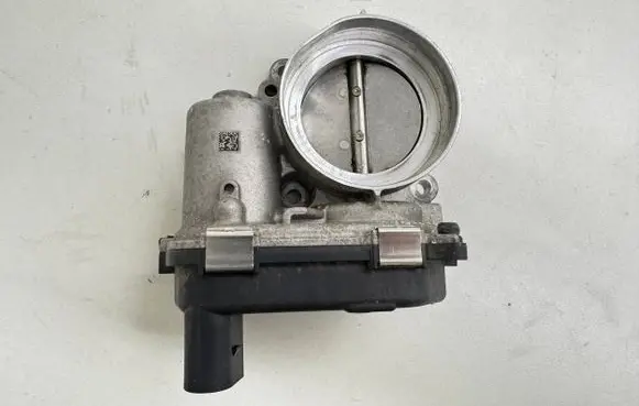 Volkswagen Tiguan Throttle body valve 04E133062Q 251800739 V29073596
