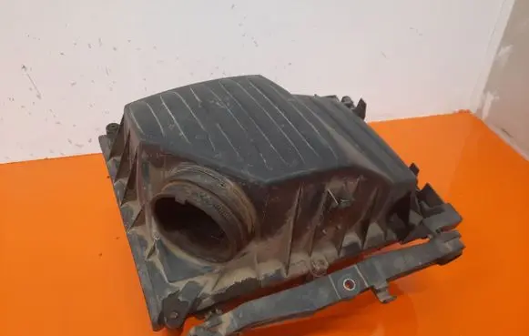 Opel Combo C Air filter box 55355095