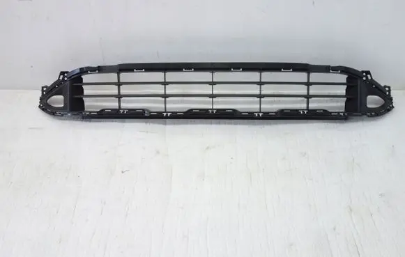 Nissan Qashqai J12 Front bumper lower grill 6RA0A