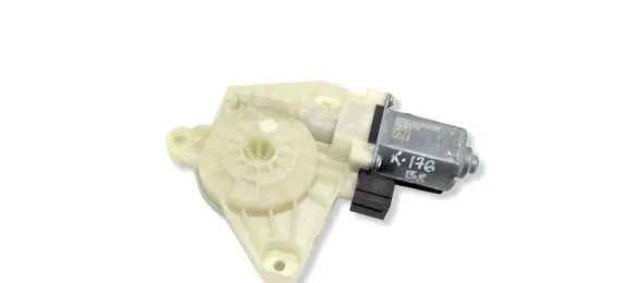 Volkswagen PASSAT B8 Rear door window regulator motor 5Q4959802D