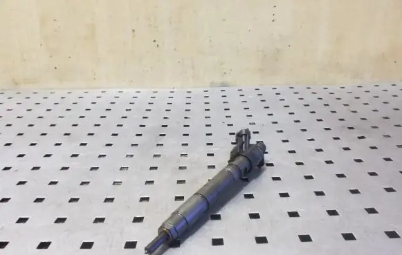 Volvo V40 Fuel injector 31303238 0445116046