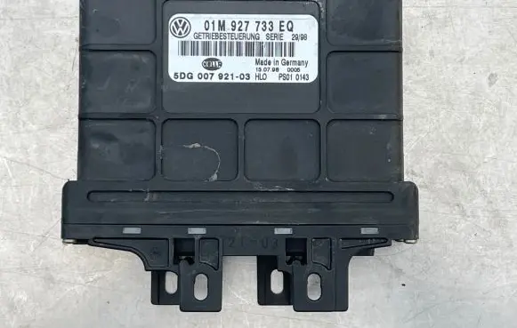 Volkswagen Golf V Gearbox control unit/module 01M927733EQ PS010143 5DG00792103