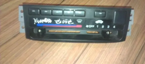 Honda Civic Climate control unit 5121512ca nenustayta