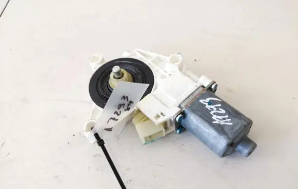Mercedes-Benz ML W164 Front door window regulator motor 0130822273