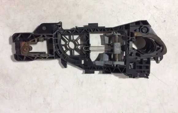 Volkswagen PASSAT B6 Front door exterior handle/bracket 3C0837886G