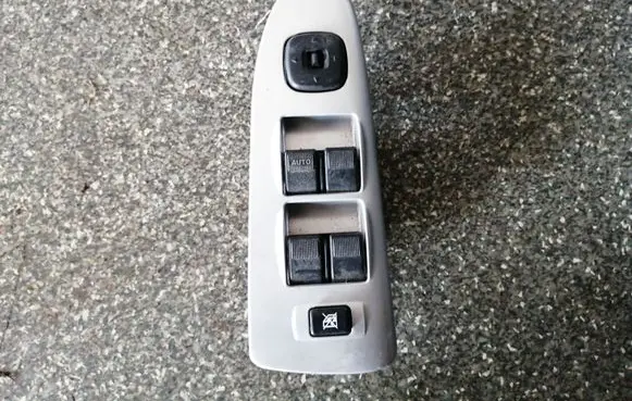 Mazda Premacy Electric window control switch BJ0E66600 CB8166350A