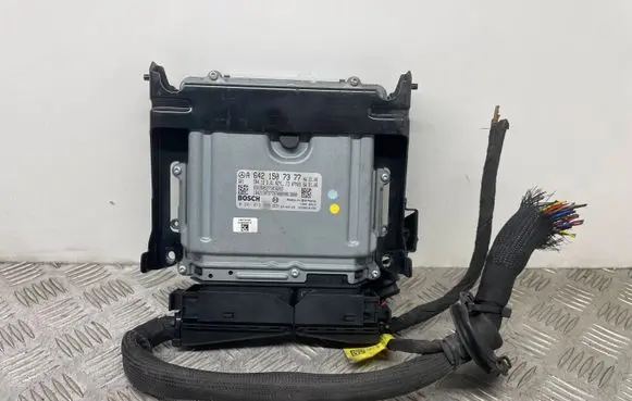 Mercedes-Benz E W211 Engine control unit/module A6421507377 0281013995