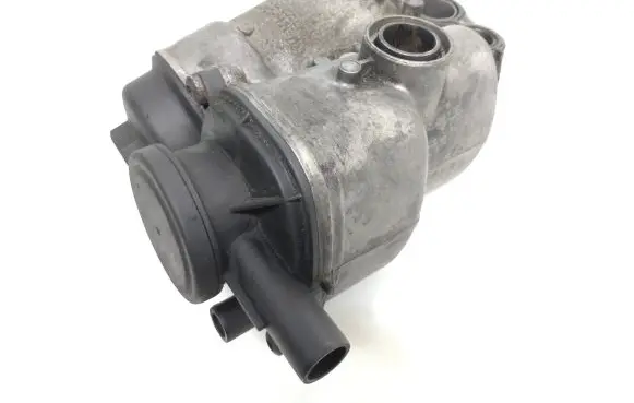 Oil filter mounting bracket