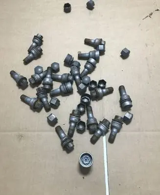 Audi Q3 8U Anti-theft wheel nuts and lock 