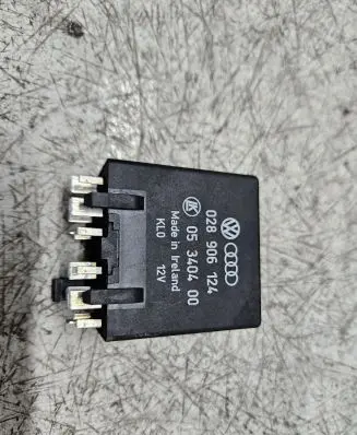 Volkswagen Golf III Other relay 028906124 05340400