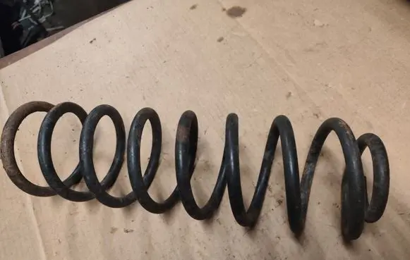 Jeep Cherokee XJ Front coil spring 