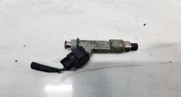 Toyota Yaris Fuel injector 2325000010