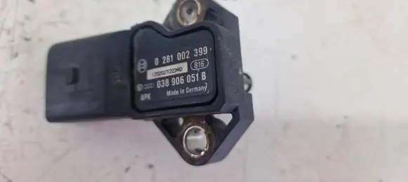 Volkswagen Golf VI Air pressure sensor 038906051B 0281002399