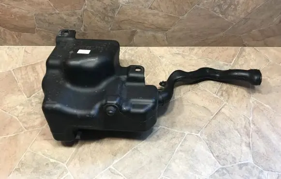 Mercedes-Benz B W246 W242 Windshield washer fluid reservoir/tank A2468690220
