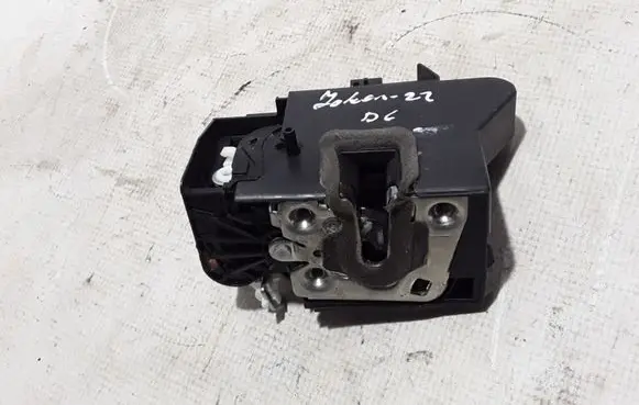 Dacia Jogger Rear door lock 825020994R
