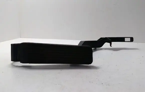 Mercedes-Benz E W210 Accelerator throttle pedal 1293010001