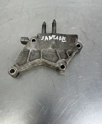 Hyundai Santa Fe Engine mounting bracket