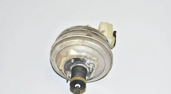 BMW 5 E60 E61 Brake booster 6765937