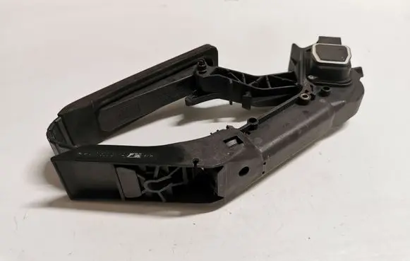 Mercedes-Benz E W211 Accelerator throttle pedal A2113000504