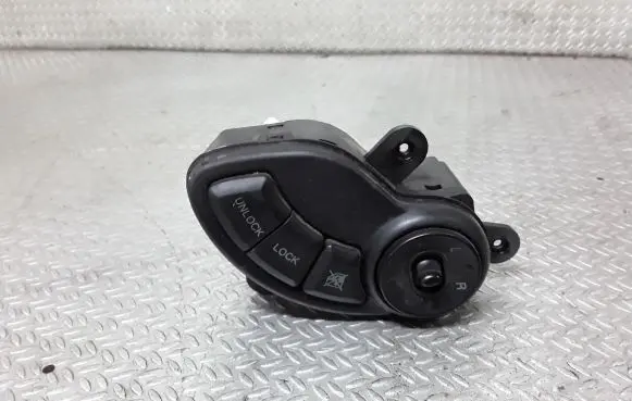 Wing mirror switch