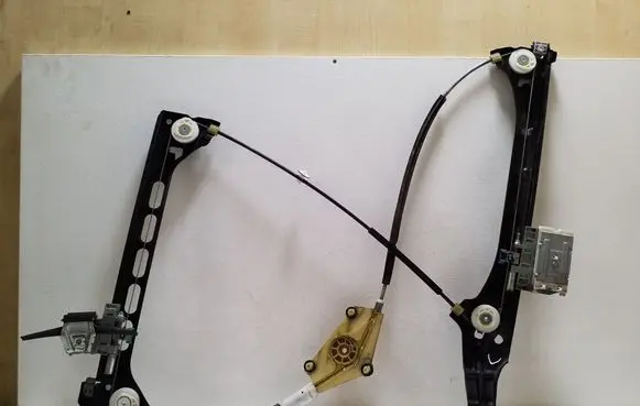 Audi TT TTS Mk2 Front door electric window regulator 8J0837461D