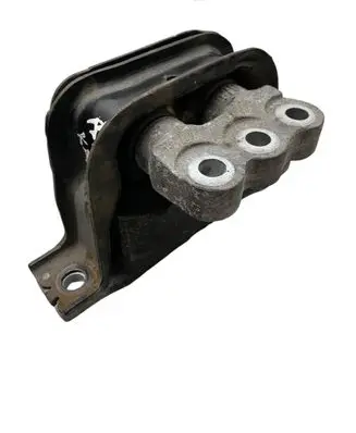 Chevrolet Captiva Engine mount bracket