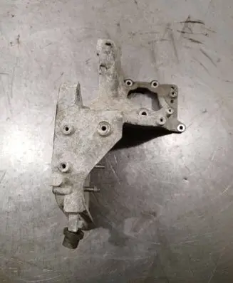 Opel Insignia A Fuel pump bracket 55566003