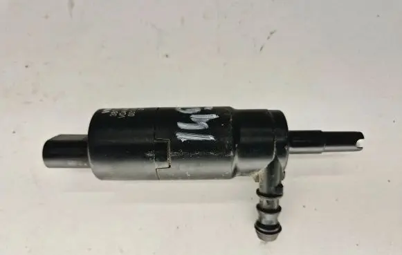 Volkswagen PASSAT B6 Headlight washer pump 3B7955681