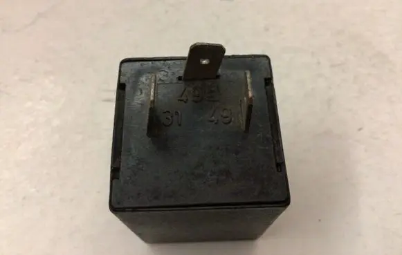 Volkswagen Golf III Other relay 111953227D